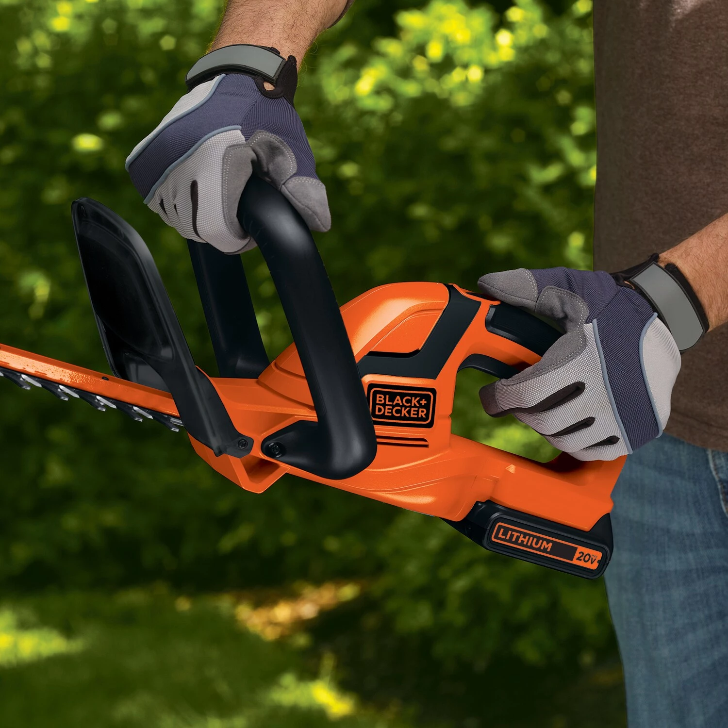 BLACK+DECKER Trimmers & Edgers 20-Volt Max 22-in Dual Cordless Electric Hedge Trimmer (Battery & Charger Included) 6 BLACK+DECKER Trimmers & Edgers 20-Volt Max 22-in Dual Cordless Electric Hedge Trimmer (Battery & Charger Included) - Image 6