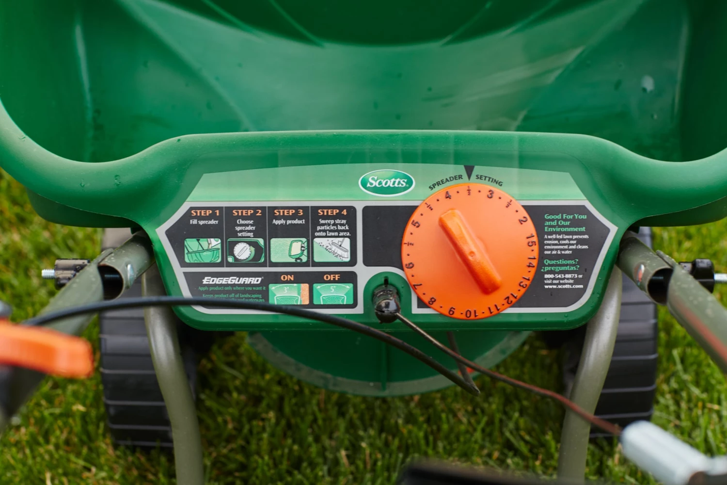 Scotts Spreaders & Sprayers Turf Builder 46-lb Broadcast Spreader 6 Scotts Spreaders & Sprayers Turf Builder 46-lb Broadcast Spreader - Image 6