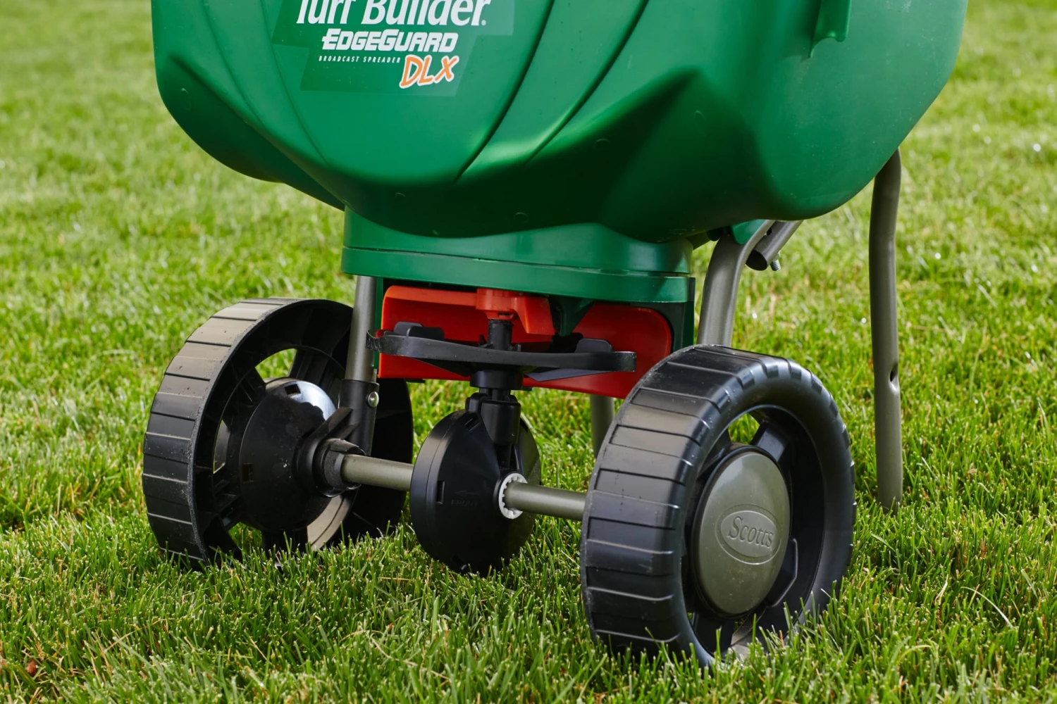 Scotts Spreaders & Sprayers Turf Builder 46-lb Broadcast Spreader 3 Scotts Spreaders & Sprayers Turf Builder 46-lb Broadcast Spreader - Image 3
