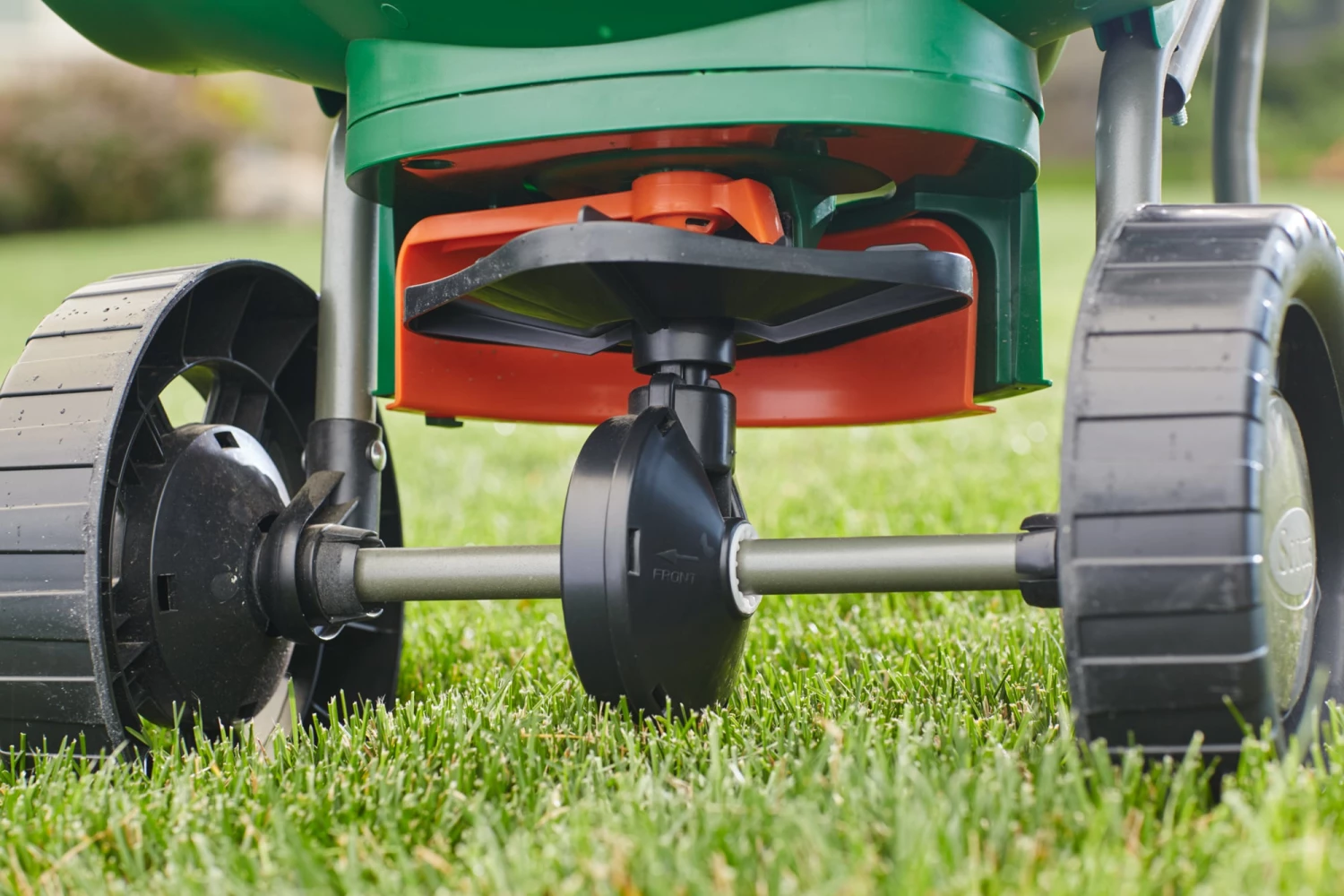 Scotts Spreaders & Sprayers Turf Builder 46-lb Broadcast Spreader 5 Scotts Spreaders & Sprayers Turf Builder 46-lb Broadcast Spreader - Image 5