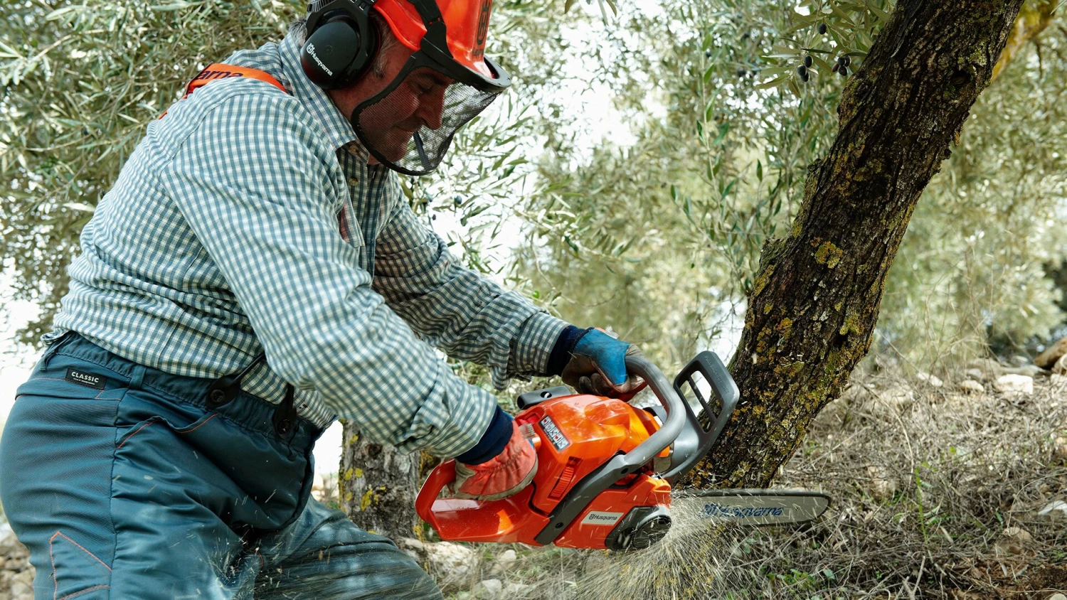 Husqvarna Chainsaws & Pole Saws Husqvarna 440 18-in 40.9-cc 2-Cycle Gas Chainsaw 7 Husqvarna Chainsaws & Pole Saws Husqvarna 440 18-in 40.9-cc 2-Cycle Gas Chainsaw - Image 7