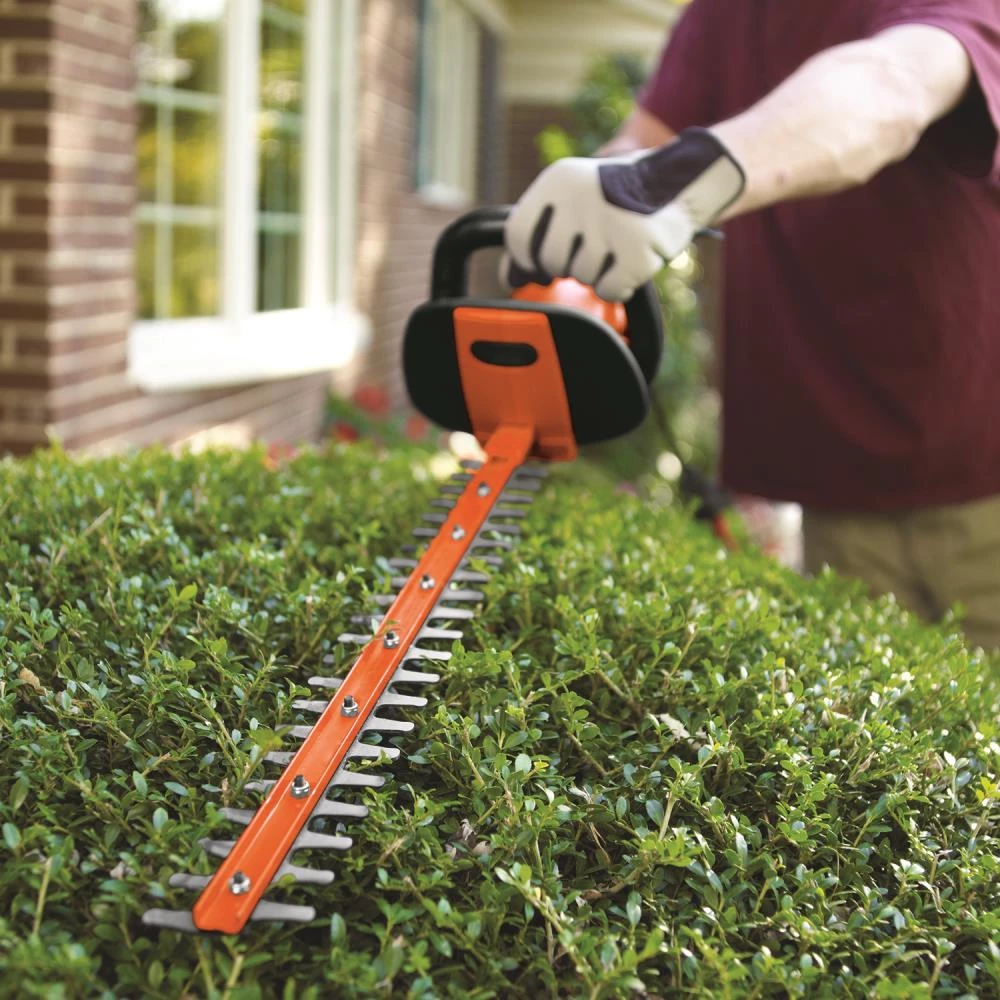 BLACK+DECKER Trimmers & Edgers 3.3-Amp 24-in Corded Electric Hedge Trimmer 7 BLACK+DECKER Trimmers & Edgers 3.3-Amp 24-in Corded Electric Hedge Trimmer - Image 7