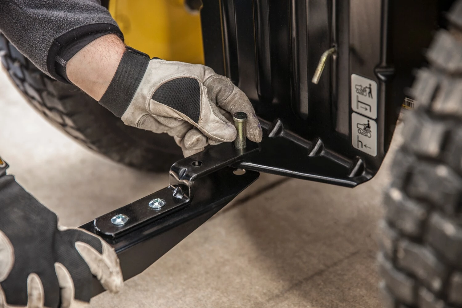 Agri-Fab Lawn Mowers 10-cu ft Steel Dump Cart 9 Agri-Fab Lawn Mowers 10-cu ft Steel Dump Cart - Image 9