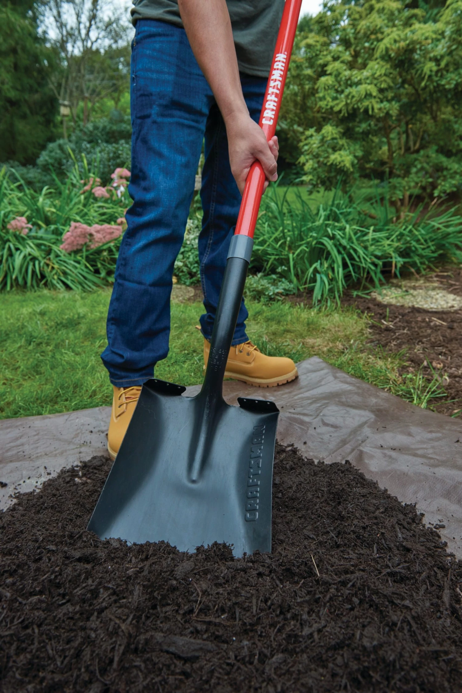 CRAFTSMAN Lawn & Garden Hand Tools 55-in Fiberglass Handle Transfer Shovel 2 CRAFTSMAN Lawn & Garden Hand Tools 55-in Fiberglass Handle Transfer Shovel - Image 2