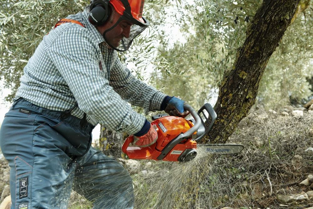 Husqvarna Chainsaws & Pole Saws 440E 18-in 40.9-cc 2-Cycle Gas Chainsaw 11 Husqvarna Chainsaws & Pole Saws 440E 18-in 40.9-cc 2-Cycle Gas Chainsaw - Image 11