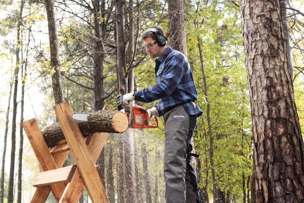 Husqvarna Chainsaws & Pole Saws 440E 18-in 40.9-cc 2-Cycle Gas Chainsaw 2 Husqvarna Chainsaws & Pole Saws 440E 18-in 40.9-cc 2-Cycle Gas Chainsaw - Image 2