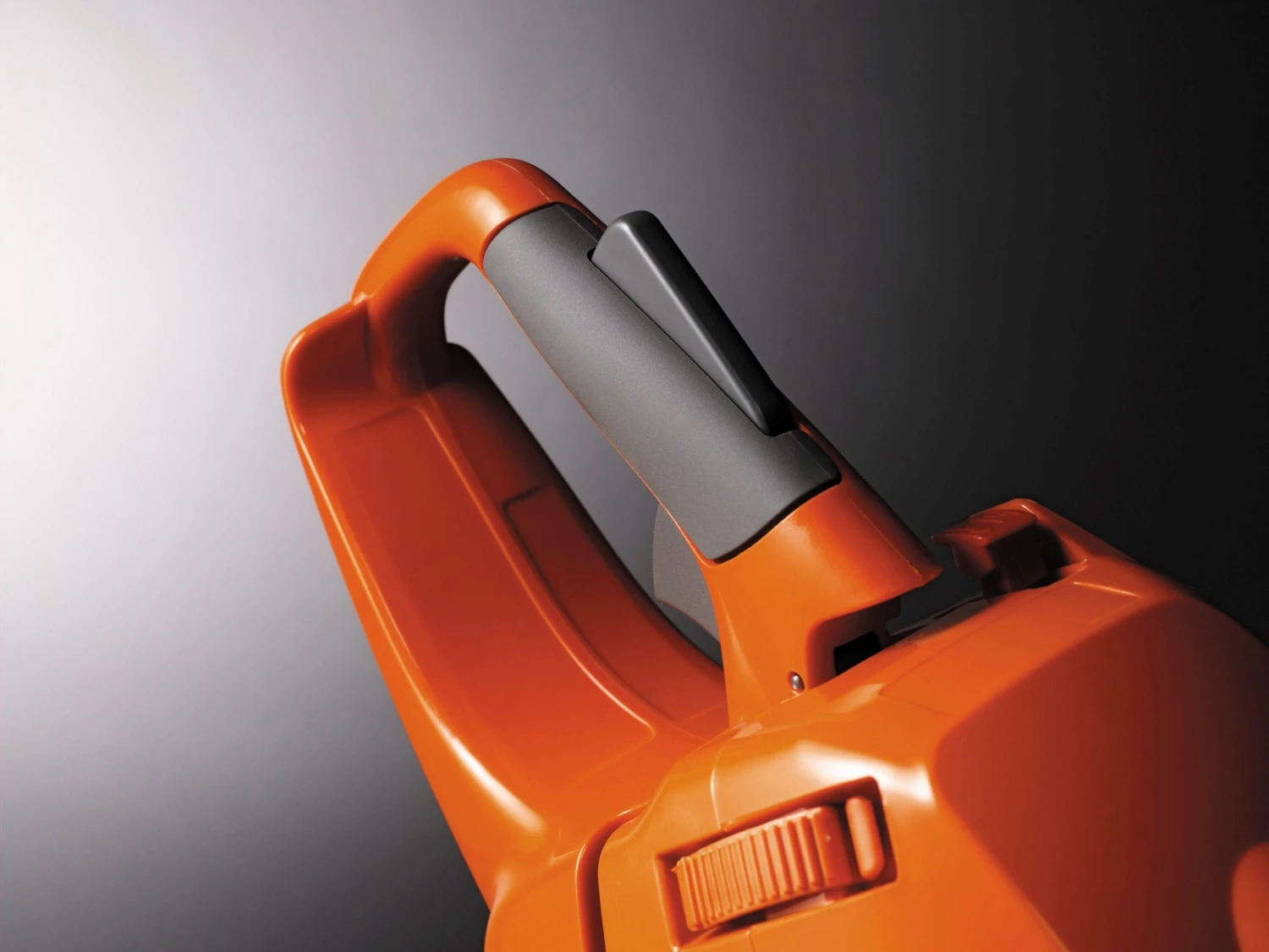 Husqvarna Chainsaws & Pole Saws Husqvarna 440 18-in 40.9-cc 2-Cycle Gas Chainsaw 11 Husqvarna Chainsaws & Pole Saws Husqvarna 440 18-in 40.9-cc 2-Cycle Gas Chainsaw - Image 11