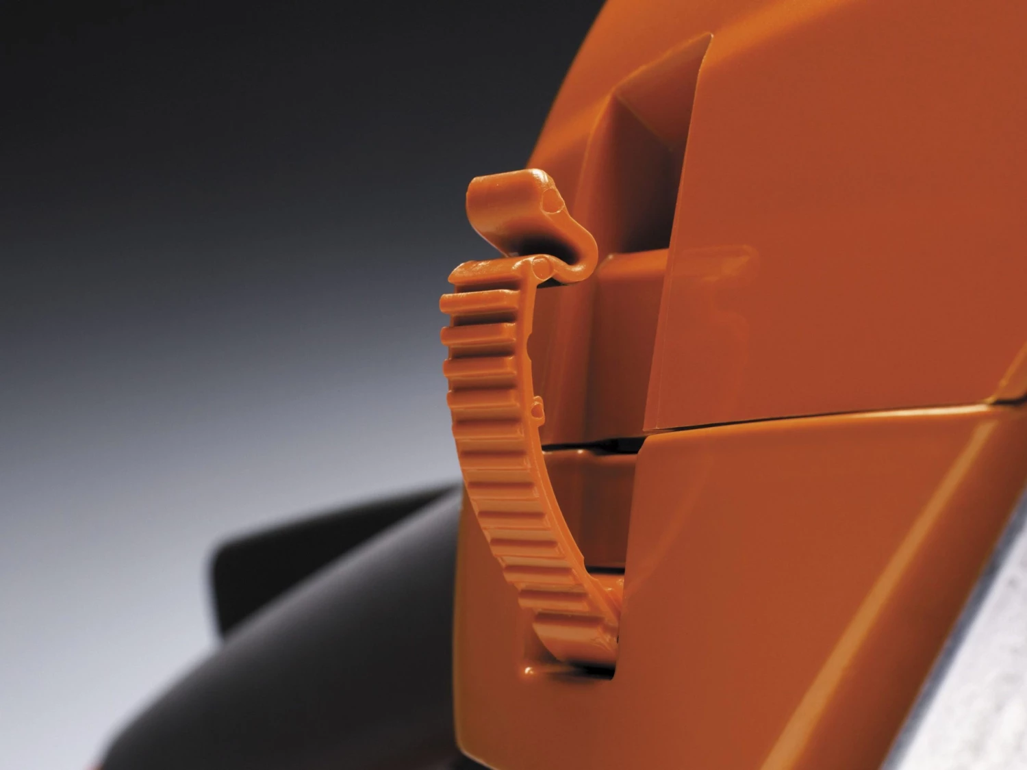 Husqvarna Chainsaws & Pole Saws Husqvarna 440 18-in 40.9-cc 2-Cycle Gas Chainsaw 12 Husqvarna Chainsaws & Pole Saws Husqvarna 440 18-in 40.9-cc 2-Cycle Gas Chainsaw - Image 12