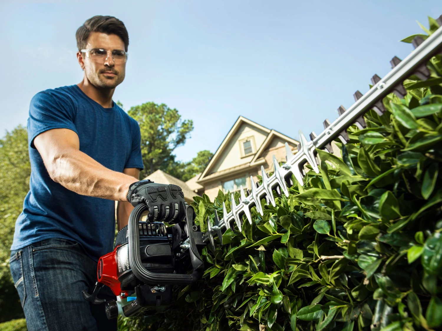 CRAFTSMAN Trimmers & Edgers 23-cc 2-cycle 22-in Dual-Blade Gas Hedge Trimmer 8 CRAFTSMAN Trimmers & Edgers 23-cc 2-cycle 22-in Dual-Blade Gas Hedge Trimmer - Image 8