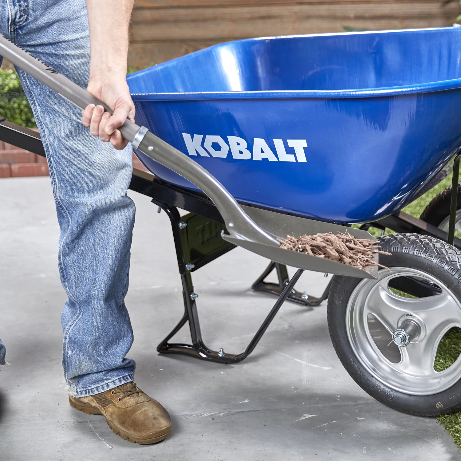 Kobalt Wheelbarrows & Yard Carts 7-cu ft Steel Wheelbarrow with Flat-Free Tire 3 Kobalt Wheelbarrows & Yard Carts 7-cu ft Steel Wheelbarrow with Flat-Free Tire - Image 3