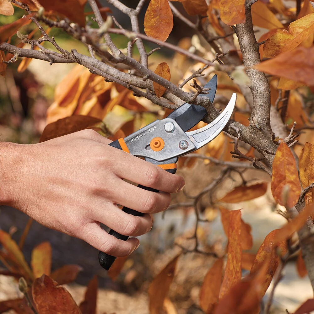 Fiskars Lawn & Garden Hand Tools Ultrablade Pruner Steel Bypass Hand Pruner with Standard Handle 3 Fiskars Lawn & Garden Hand Tools Ultrablade Pruner Steel Bypass Hand Pruner with Standard Handle - Image 3