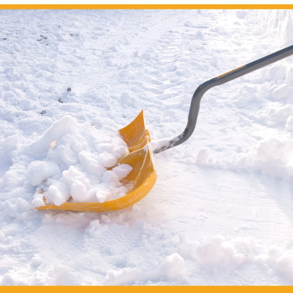 True Temper Lawn & Garden Hand Tools 18-in Poly Snow Shovel with 38-in Steel Handle 3 True Temper Lawn & Garden Hand Tools 18-in Poly Snow Shovel with 38-in Steel Handle - Image 3